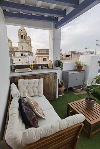 CADIZ P01 The vertical house