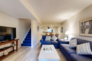 Fernseher, DVD-Player, Bücher