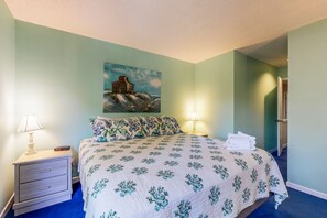 2 bedrooms, iron/ironing board, internet, bed sheets