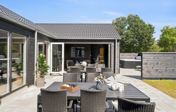 Outdoor dining - Amazing home in Sydals with sauna (Sydals)