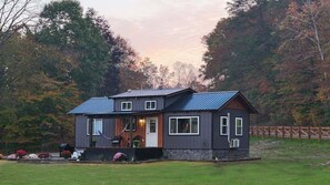 Exterior - Eagle Lake Cottage - Eagle Lake Cottage (Dunnville)