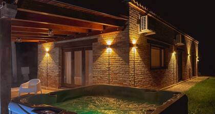 Jacuzzi and Comfort in the Marche Hills