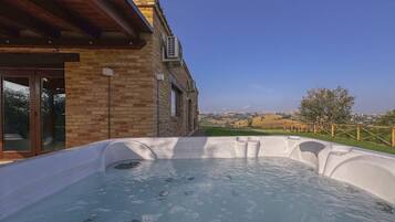 Idromassaggio all'aperto