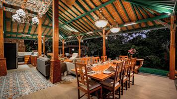 Villa, 4 Bedrooms | Private kitchen