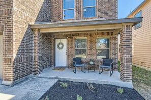 Exterior - Gorgeous 5BR Gem w/Arcade•Lackland BMT•Seaworld (San Antonio)