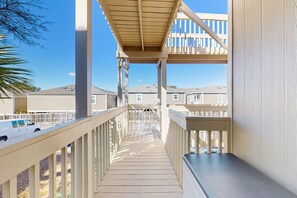 Property grounds - Oceanview condo with pool, private balcony & steps to beach (Myrtle Beach)