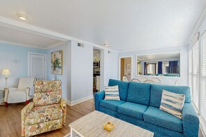TV - Oceanview condo with pool, private balcony & steps to beach (Myrtle Beach)