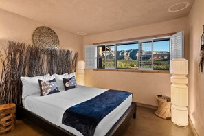 3 間睡房、書桌、熨斗/熨衫板、可攜式嬰兒床