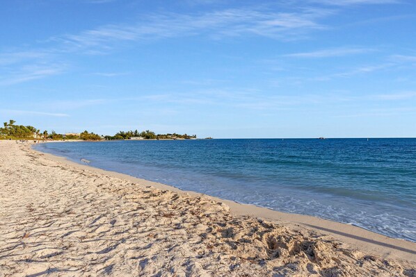 Beach - Angler's Paradise | Waterfront Pool-Home close to Sombrero Beach! (Marathon)