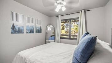 1 bedroom, iron/ironing board, travel cot, WiFi