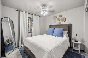 1 bedroom, iron/ironing board, travel cot, WiFi - Pet Friendly Flagstaff home Mountain Views &Grill (Flagstaff)