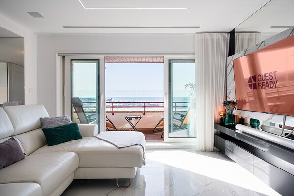 TV - GuestReady - One fantastic home with a sea view (Matosinhos)