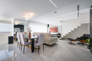 Dining - GuestReady - One fantastic home with a sea view (Matosinhos)