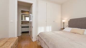 1 slaapkamer, een strijkplank/strijkijzer, gratis wifi, beddengoed