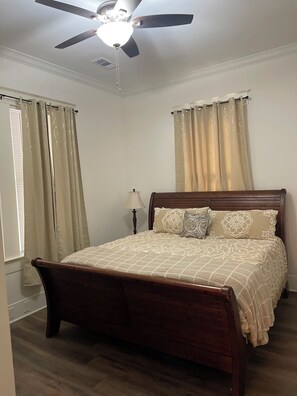 4 chambres, fer et planche à repasser, Wi-Fi, draps fournis