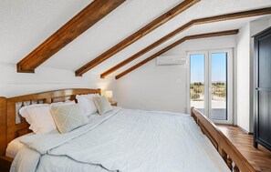 4 quartos, ferros/tábuas de passar roupa, berço de viagem