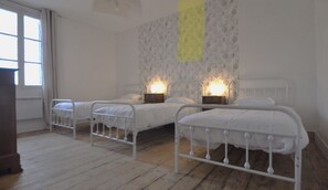 2 bedrooms, iron/ironing board, travel cot, WiFi