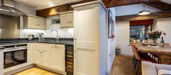 4 Clementhorpe Maltings - a family break that sleeps 6 guests in 3 bedrooms
