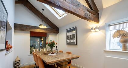 4 Clementhorpe Maltings - a family break that sleeps 6 guests in 3 bedrooms