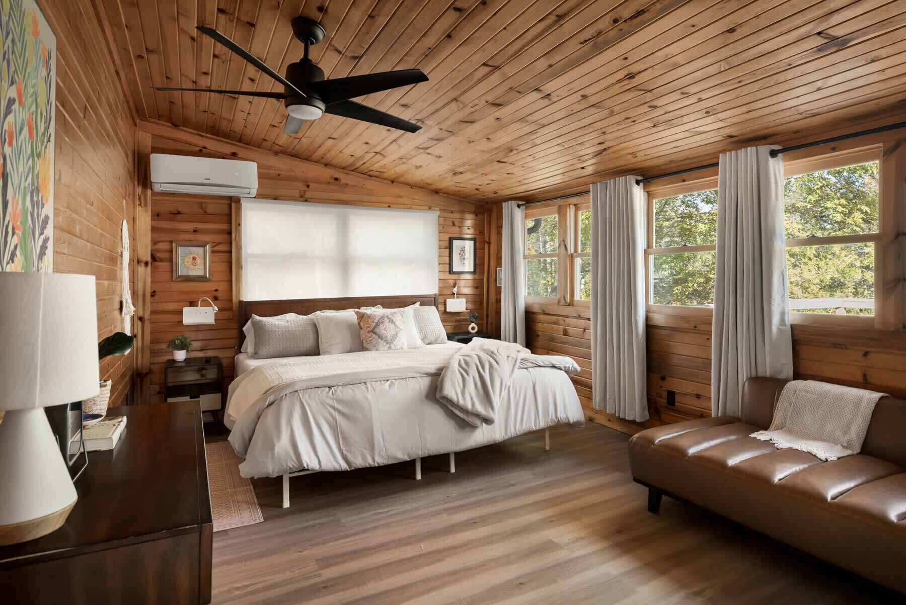 2 多间卧室、办公桌、熨斗/熨衣板、WiFi