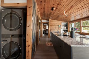 Fridge, microwave, stovetop, coffee/tea maker - Riverfront w Deck, Grill, Fire pit & Climbing Wall (Hedgesville)