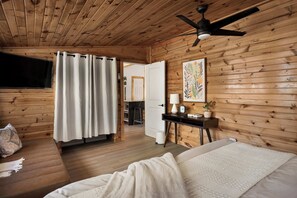 2 室のベッドルーム、デスク、アイロン / アイロン台、WiFi