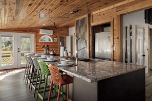 Dining - Riverfront w Deck, Grill, Fire pit & Climbing Wall (Hedgesville)