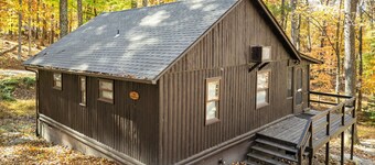 Cozy w/Fire Pit, Grill, Screened Porch & WiFi