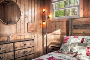 3 bedrooms, iron/ironing board, WiFi, bed sheets - Cozy w/Fire Pit, Grill, Screened Porch & WiFi (Harpers Ferry)