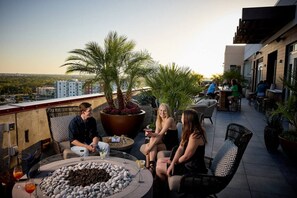 Outdoor dining - 3br with Pool Near Golf, Beaches & more (Melbourne)