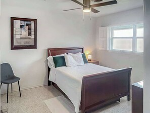 3 bedrooms, desk, iron/ironing board, travel crib