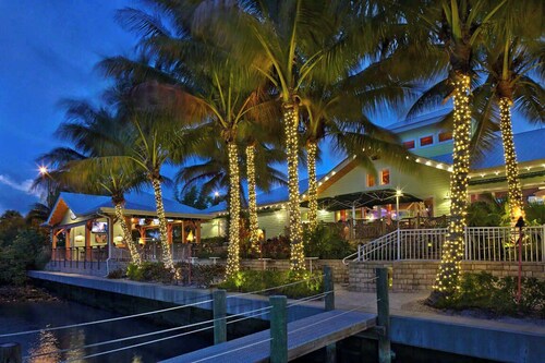 3br with Pool Near Golf, Beaches & more