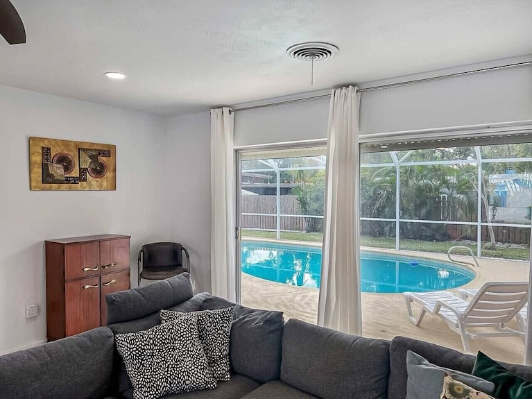 3br With Pool Near Golf, Beaches & More - Satellite Beach, FL