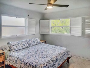 3 bedrooms, desk, iron/ironing board, travel crib