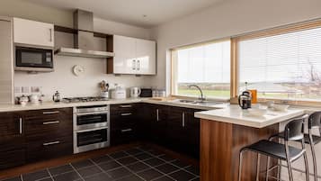 Mikrowelle, Ofen, GeschirrspĂŒler, Toaster