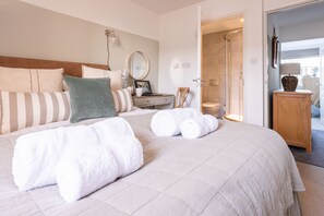 4 bedrooms, travel cot, free WiFi