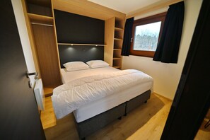 House | 2 bedrooms, individually furnished, bed sheets - Chalet in Belgium Near Scenic Hiking Trails (Viroinval)