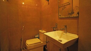 Bathroom - Hotel Sonargaon (Kolkata)