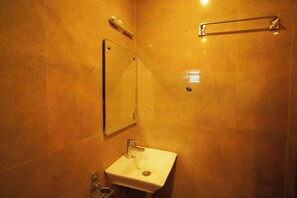 Exclusive Triple Room | Bathroom | Shower, free toiletries, slippers, towels - Hotel Sonargaon (Kolkata)