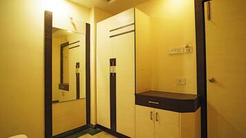Deluxe Double Room | Desk, soundproofing, free WiFi, bed sheets