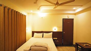 Deluxe Double Room | Desk, soundproofing, free WiFi, bed sheets