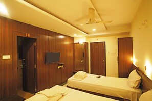 Exclusive-Dreibettzimmer | Wohnbereich | Fernseher