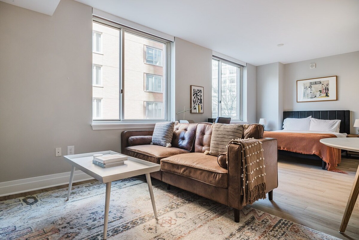 Blueground | Foggy Bottom studio apartment