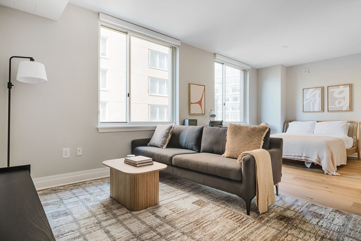 Blueground | Foggy Bottom studio apartment