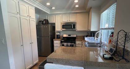 Charming 3-bedroom Private Home with Pool & Hot-tub in sunny San Diego