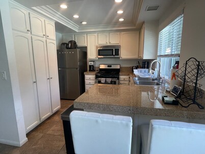 Charming 3-bedroom Private Home with Pool & Hot-tub in sunny San Diego