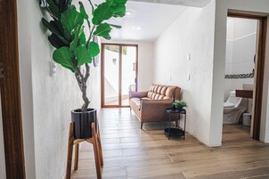 Casa de lujo, vistas al jardín | Zona de estar | Una televisión