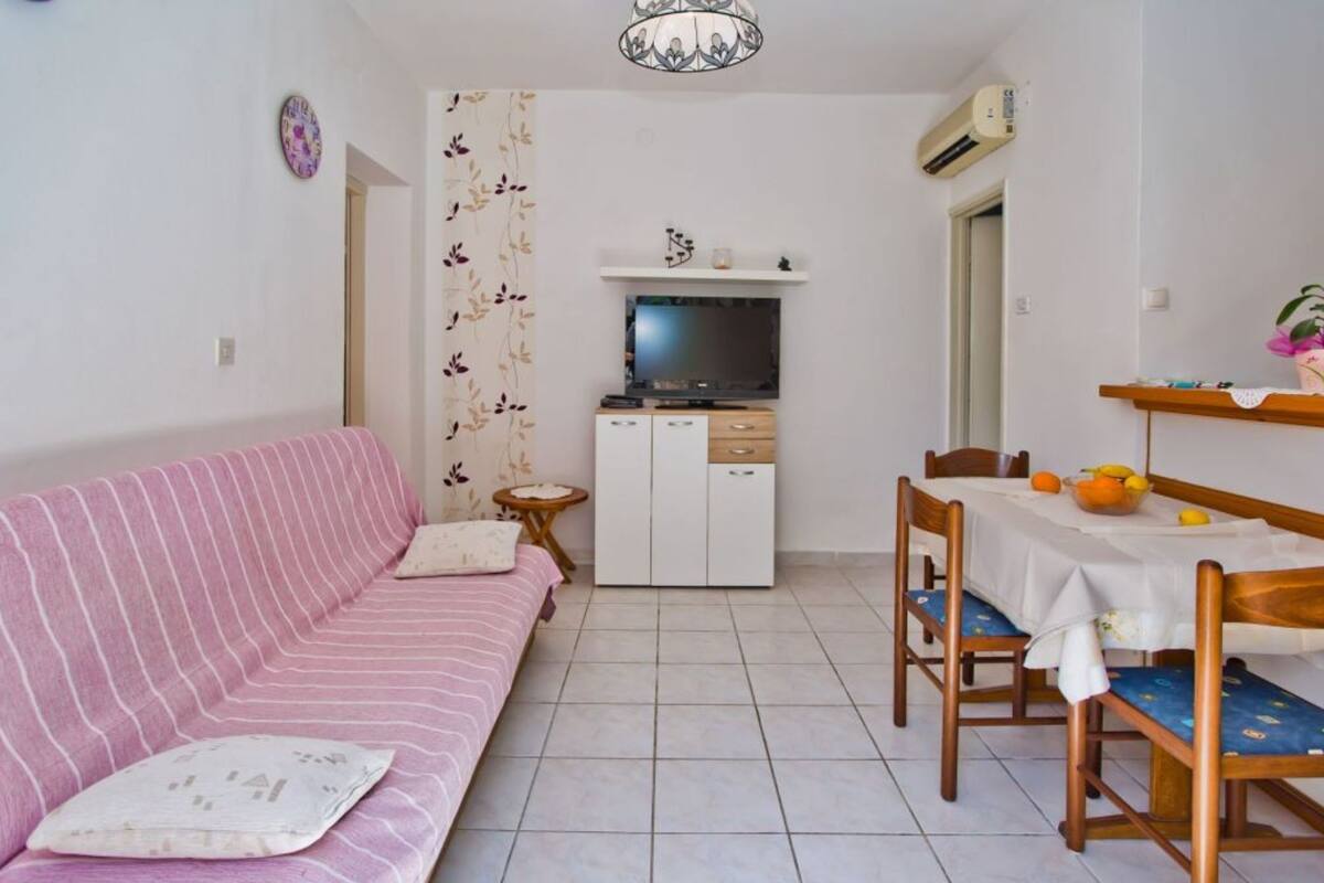 Apartment (One Bedroom Apartment with Terrace) | Living room | 32-inch flat-screen TV with satellite channels