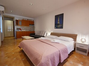 Studio (Studio Apartment with Terrace) | 2 bedrooms, free WiFi - Sleek and Serene Flat and Rooms (Rovinj)
