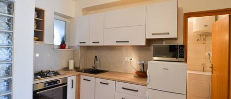Apartment (Classic One Bedroom Apartment with Ba) | Private kitchen | Fridge